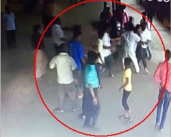 হবিগঞ্জে অবৈধভাবে ট্রেনে যাত্রী নেয়ার ছবি তোলায় সাংবাদিককে মারধর